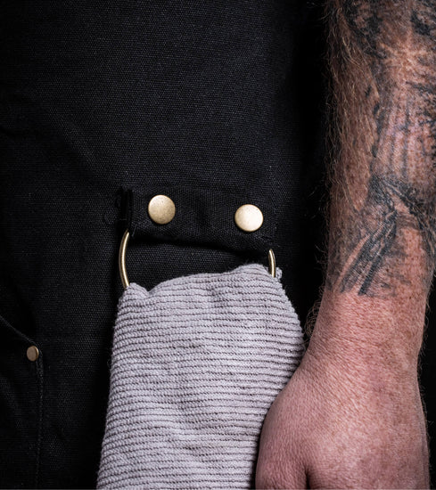 Zware zwarte canvas keukenschort met telefoon-/potloodvak, afneembare keukendoekringen en zak in sweatshirtstijl