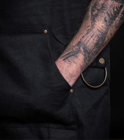 Zware zwarte canvas keukenschort met telefoon-/potloodvak, afneembare keukendoekringen en zak in sweatshirtstijl